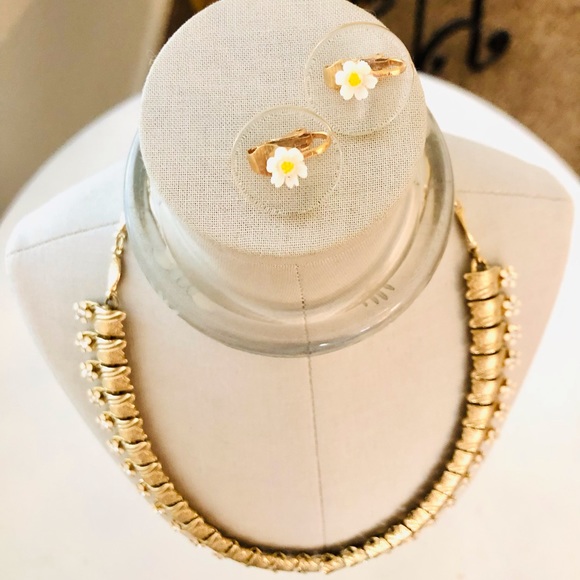 Vintage Jewelry Lot Lucite Bracelet & Flower Necklace - Picture 10 of 16